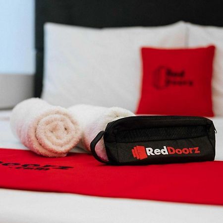 Reddoorz At Hotel Rumberpon Sorong Esterno foto