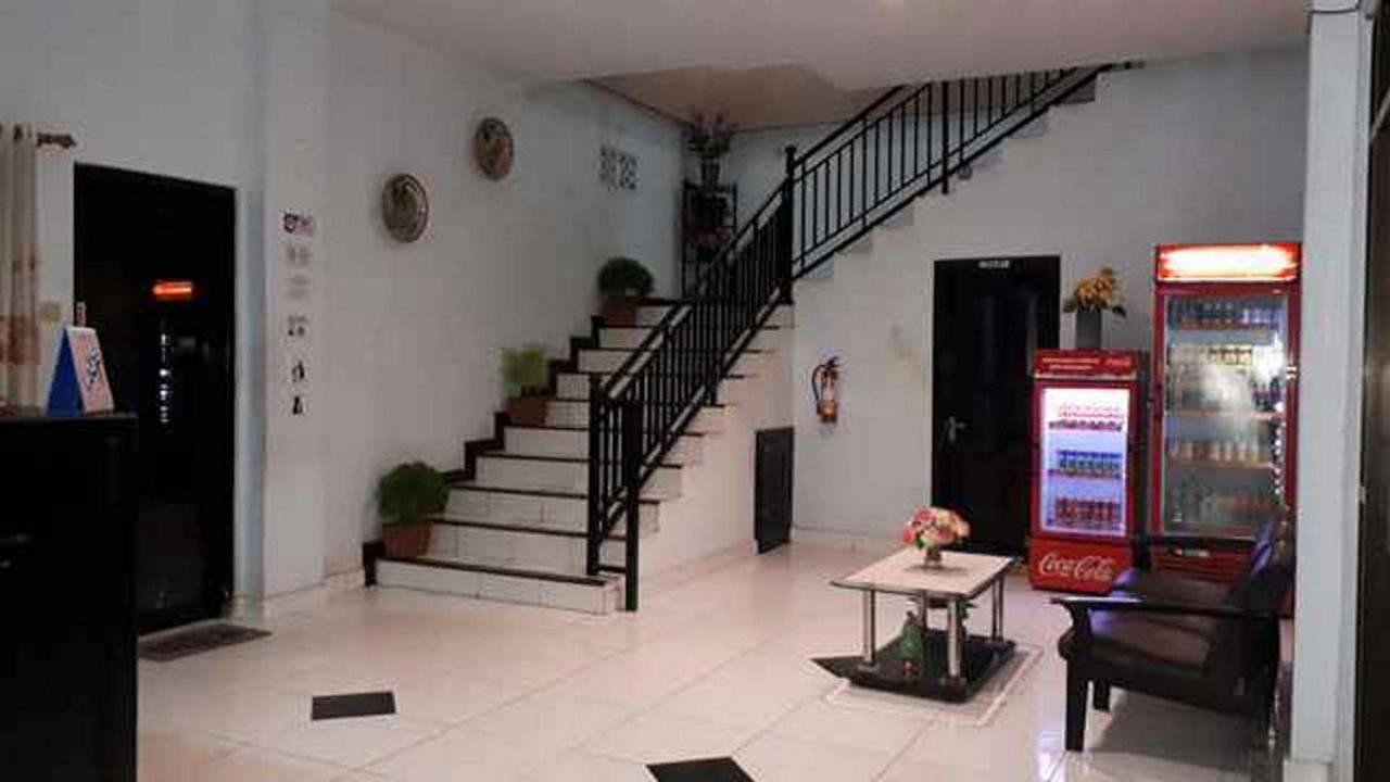 Reddoorz At Hotel Rumberpon Sorong Esterno foto