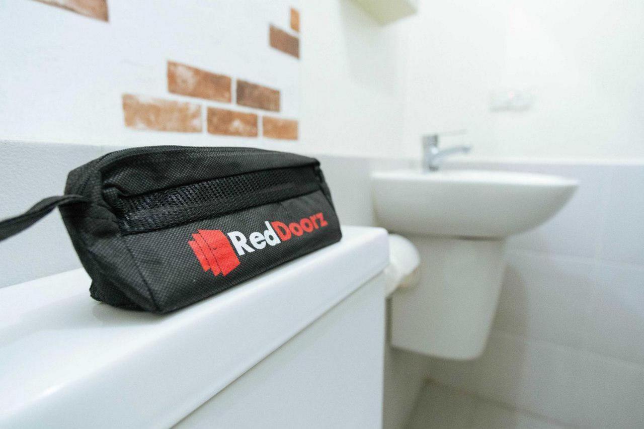 Reddoorz At Hotel Rumberpon Sorong Esterno foto