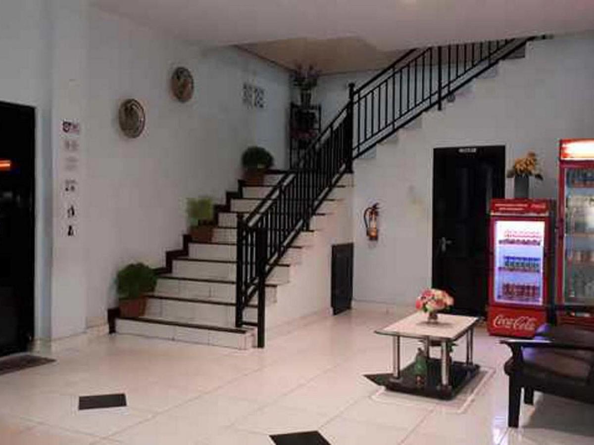 Reddoorz At Hotel Rumberpon Sorong Esterno foto